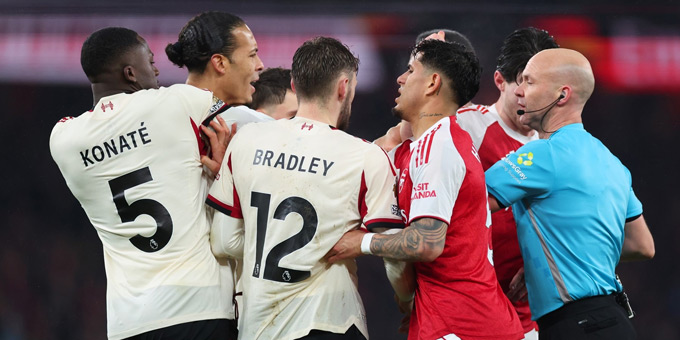 Liverpool níu chân Arsenal tại Emirates