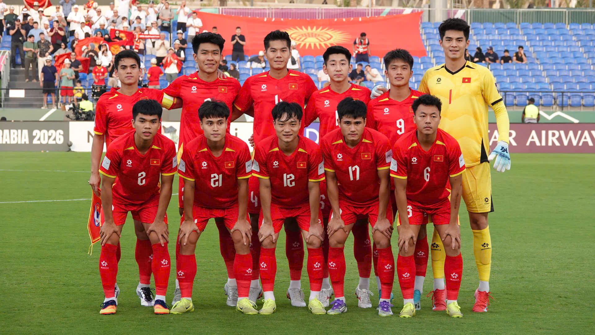 Bước vào trận đấu với U23 Kyrgyzstan, U23 Việt Nam có một sự thay đổi so với trận trước khi Quốc Việt thay Đình Bắc gặp vấn đề về sức khoẻ (Ảnh: Đức Cường)