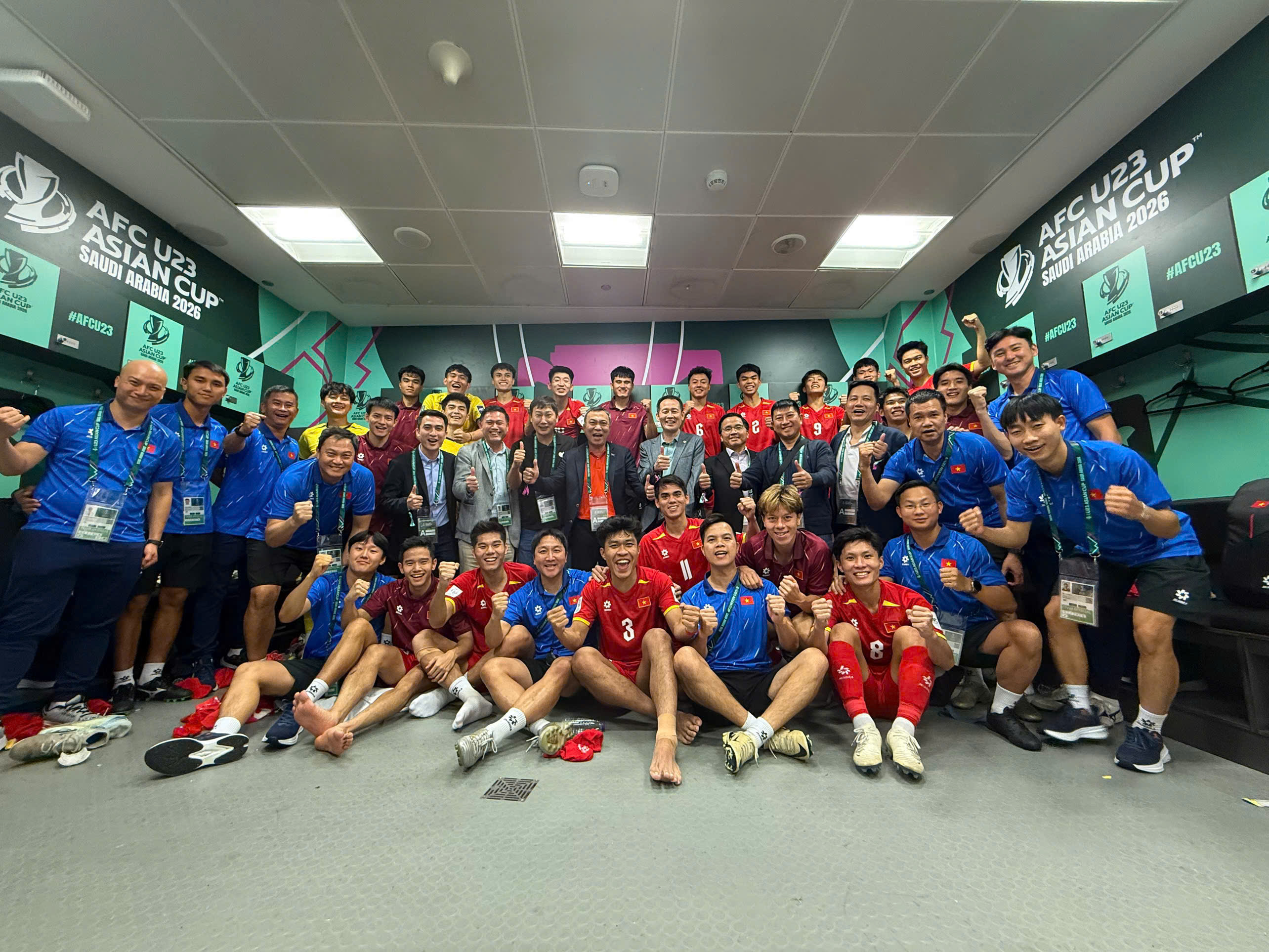 Màn ăn mừng trong phòng thay đồ của U23 Việt Nam sau chiến thắng thứ 2 liên tiếp tại U23 châu Á 2026 (Ảnh: Đức Cường)