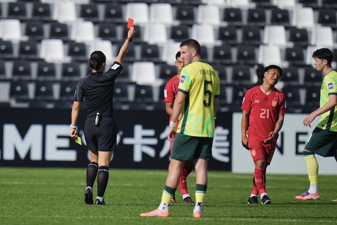 Chiếc thẻ đỏ tai hại đã khiến U23 Thái Lan phải trả giá 