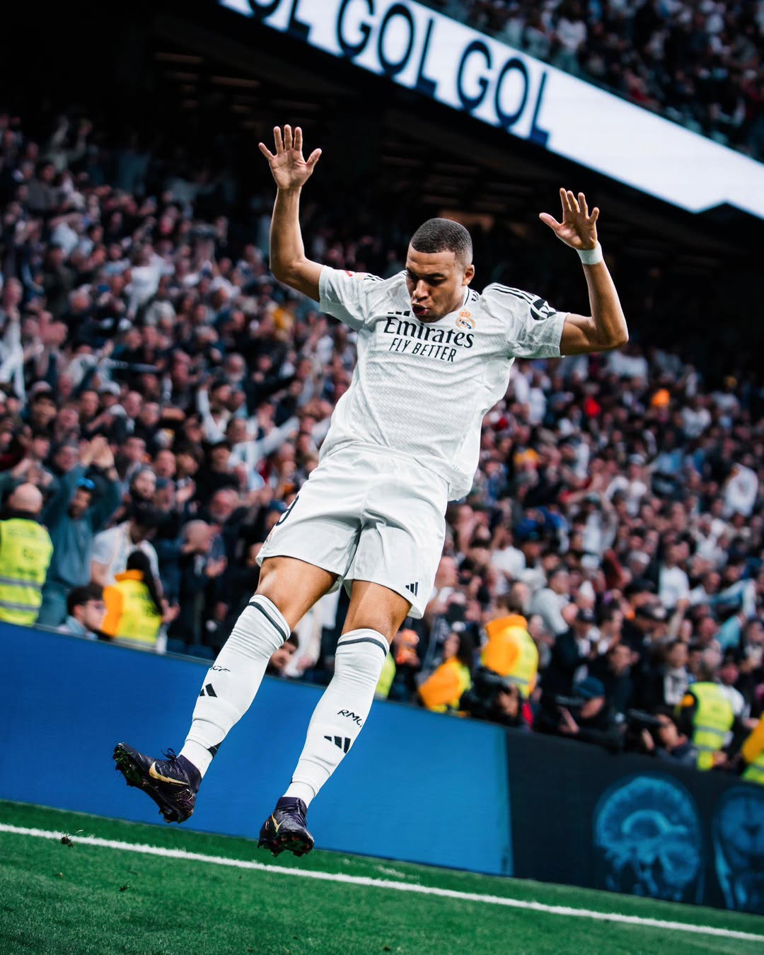 Từ khi khoác áo Real, Mbappe đã có 6 bàn sau 5 trận gặp Barca