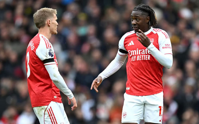 Trước mắt, Eze sẽ phải chấp nhận làm dự bị cho đội trưởng Odegaard