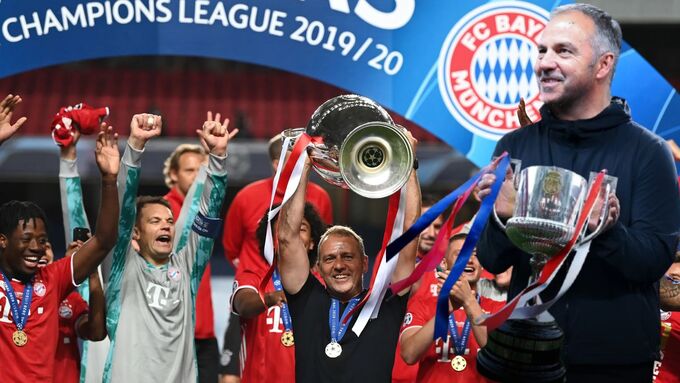 HLV Hansi Flick chưa từng thua một trận chung kết nào với Bayern và Barca.
