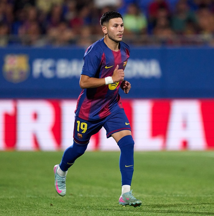 Roony đang chơi rất hay ở vị trí của Lamine Yamal