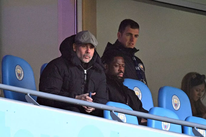 Pep phải chứng kiến các học trò lập kỷ lục trên khán đài do bị treo giò