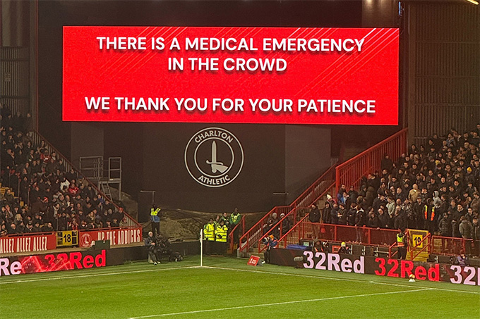 Trận Charlton vs Chelsea tại vòng 3 FA Cup bị tạm dừng do sự cố y tế từ khán giả