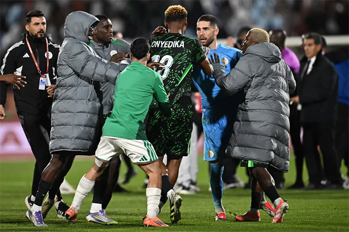 Luca Zidane là tâm điểm của một vụ ẩu đả lớn khi Algeria thua Nigeria tại AFCON