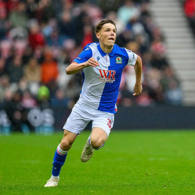 Tyjon được cả MU lẫn Arsenal theo sát