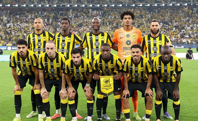 Thủ môn Hamid Al Shanqiti là đồng đội của Karim Benzema 