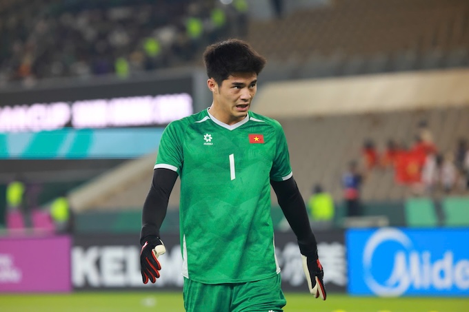 Gương ma95t khá căng thẳng của thủ môn Trung Kiên trước trận đấu. Ảnh: Trí Công 