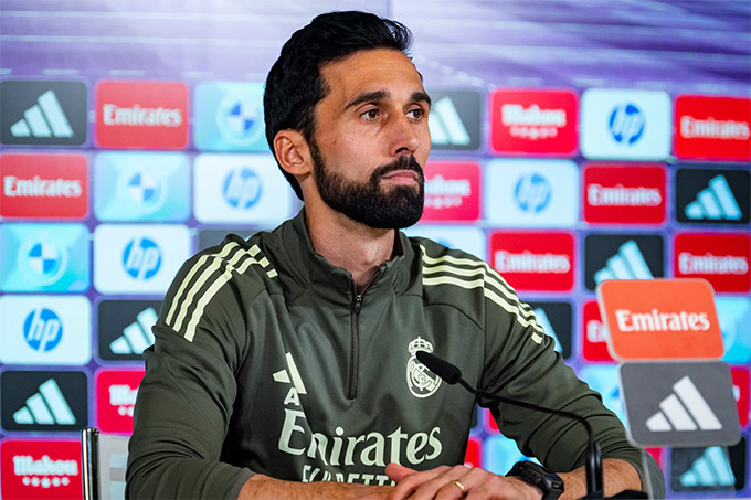 Arbeloa có buổi họp báo ra mắt Real Madrid ngắn gọn