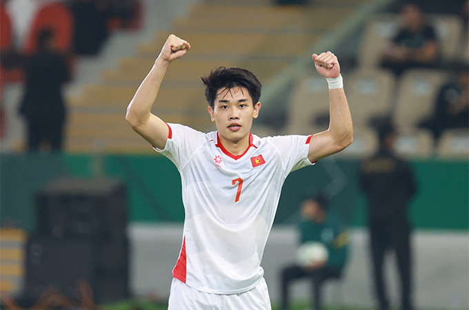 Đình Bắc và đồng đội khiến báo chí Đông Nam Á phát "sốt" sau chiến thắng trước Saudi Arabia - Ảnh: Diệp Nam 