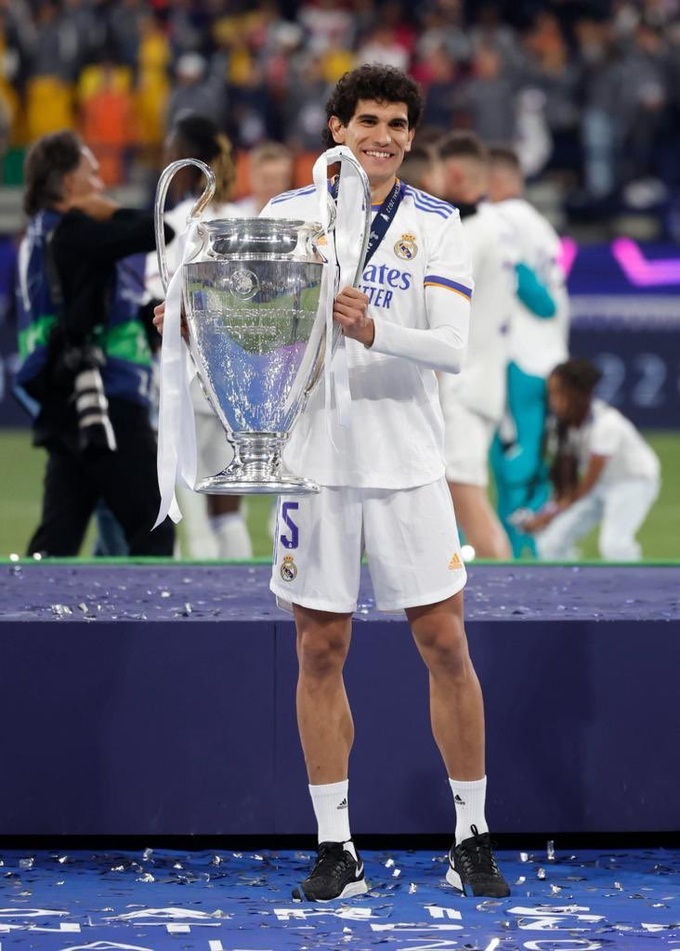 Vallejo đã giành tới 11 danh hiệu trong 10 năm khoác áo Real Madrid.