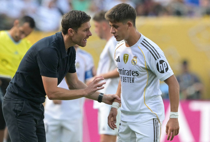 Alonso tin dùng những cầu thủ trẻ như Guler vì họ dễ uốn nắn