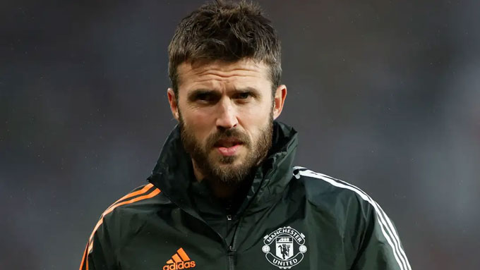 Michael Carrick vừa ngồi vào "ghế nóng" tại MU