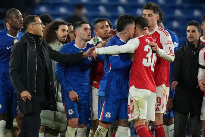 Chelsea vừa thua đau Arsenal ở lượt đi bán kết League Cup