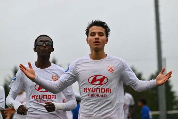 Yann Vyxienh có thể chơi được nhiều vị trí trên hàng công (Ảnh: L'Est Républicain)