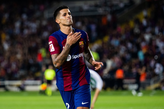 Cancelo từng thi đấu cho Barca mùa 2023/24 dưới dạng hợp đồng mượn từ Man City
