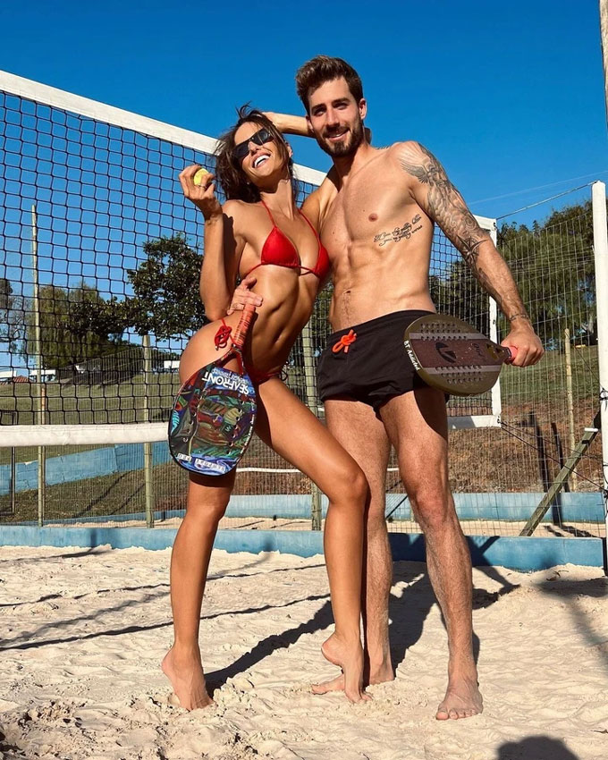 Izabel Goulart có vóc dáng gợi cảm