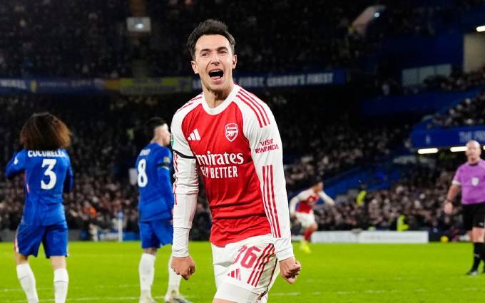 Zubimendi ăn mừng bàn thắng vào lưới Chelsea