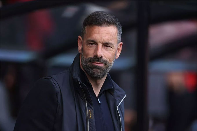 Van Nistelrooy đã nhận lời làm trợ lý cho HLV Koenam ở ĐT Hà Lan