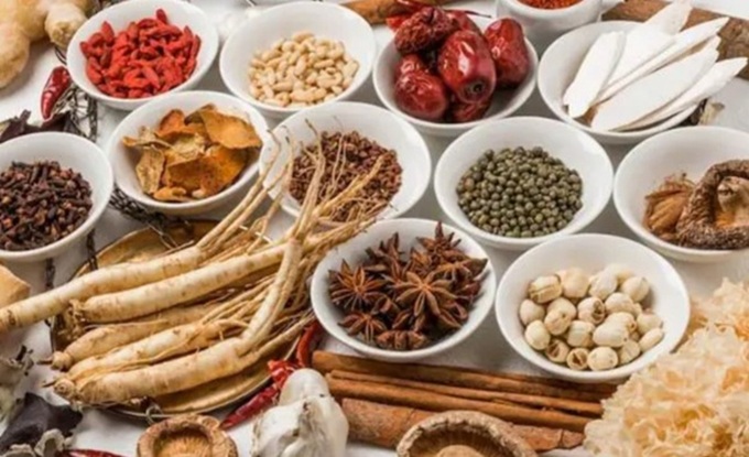 Phối hợp toàn diện thuốc đông y với chăm sóc da, điều chỉnh lối sống giúp tối ưu hiệu quả điều trị