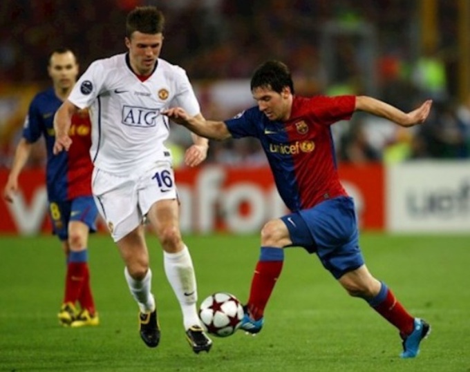 Carrick và đồng đội ở MU "tắt điện" trước lối chơi Tiki-taka của Barca