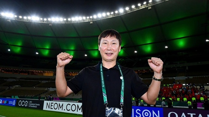 HLV Kim Sang Sik. Ảnh: Bola 