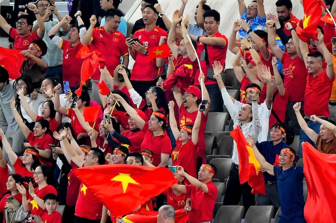 Các CĐV Việt Nam có mặt trên sân. Ảnh: Trí Công 