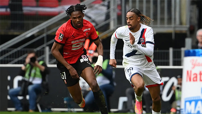 Mục tiêu hàng đầu của Chelsea là trung vệ trẻ Jacquet 