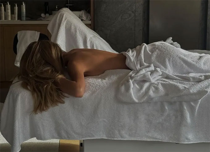 Bạn gái Sinner đang tận hưởng kỳ nghỉ đông ở Pháp