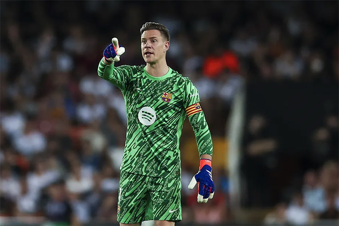 Ter Stegen bị buộc phải rời Barca