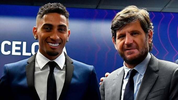 Mateu Alemany cũng từng bị chỉ trích khi thuyết phục BLĐ Barca chiêu mộ Raphinha.