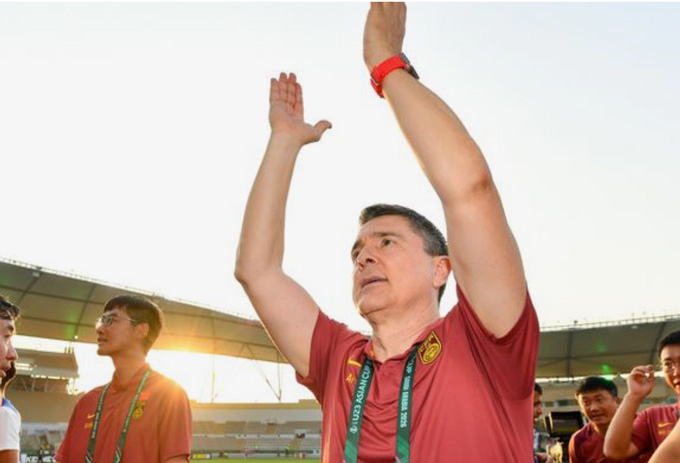 HLV Antonio Puche của U23 Trung Quốc - Ảnh: AFC