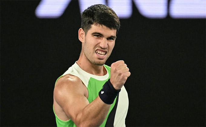 Alcaraz có chiến thắng dễ dàng để vào vòng 2