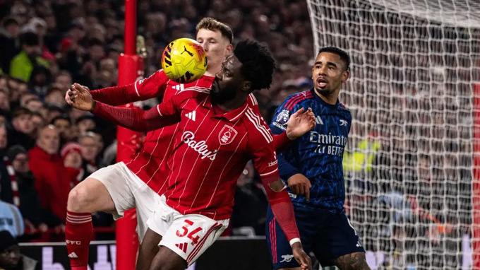 Arteta cho rằng Arsenal đáng lẽ phải được hưởng phạt đền