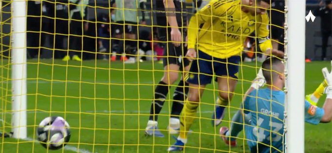 Pha bóng không được đẹp của Ronaldo