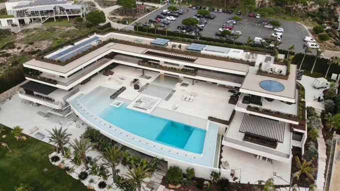 Cristiano Ronaldo rao bán biệt thự vừa hoàn thiện