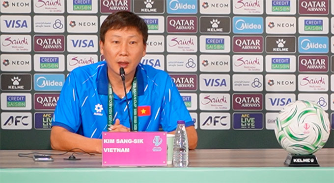HLV Kim Sang Sik quyết tâm giúp U23 Việt Nam vào chung kết - Ảnh: Vy Cầm. 