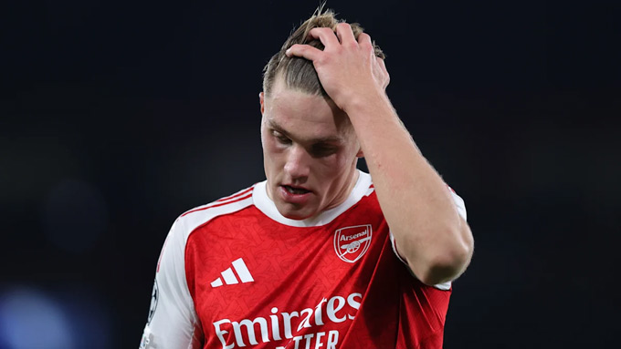 Arteta trước mắt cần loại bỏ Gyokeres khỏi đội hình chính