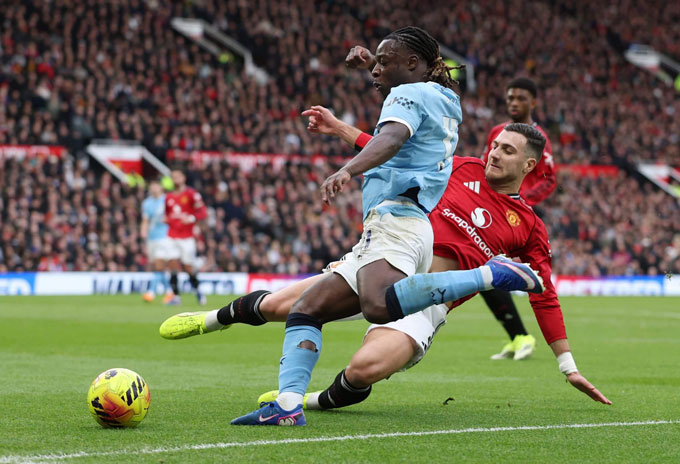 Các cầu thủ tấn công của Man City bế tắc khi tiến vào khu vực 1/3 cuối sân