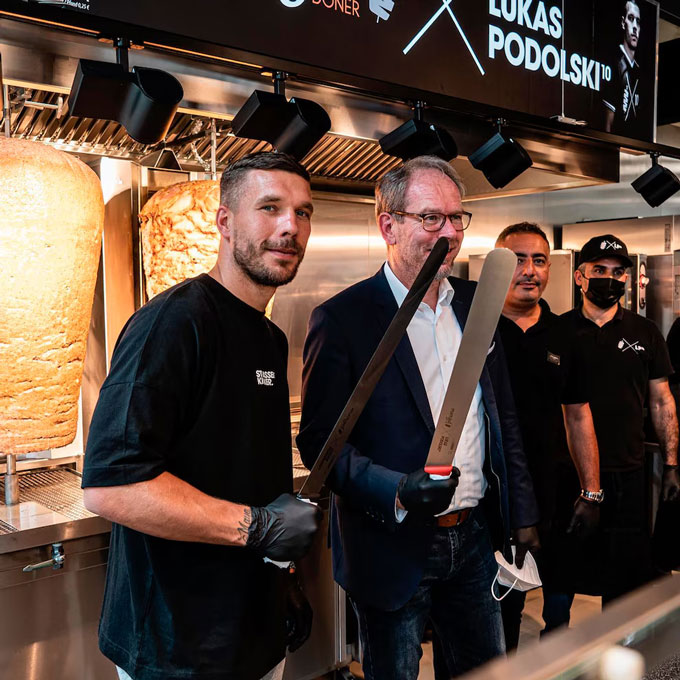 Podolski mát tay kinh doanh kebab