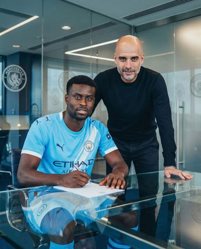 Guehi chính thức ký hợp đồng với Man City