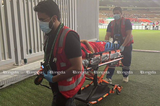 Hiểu Minh nhiều khả năng bị đứt dây chằng chéo trước - Ảnh: Trí Công 