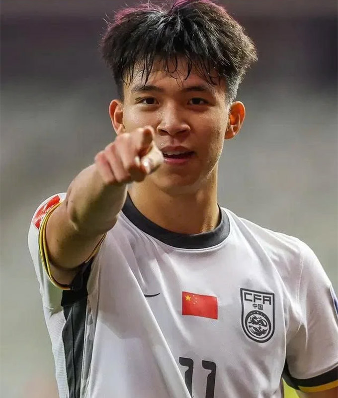 Hàng thủ U23 Việt Nam cần đặc biệt phải dè chừng với tiền vệ trẻ 19 tuổi được mệnh danh là "Lamine Yamal của Trung Quốc" này 