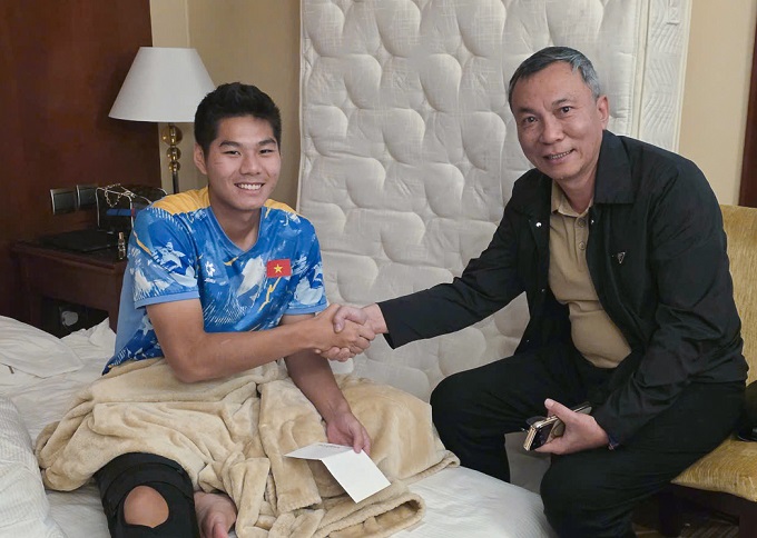 Chủ tịch VFF Trần Quốc Tuấn khẳng định VFF sẽ tạo điều kiện tốt nhất để Hiểu Minh chữa trị 