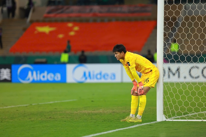 U23 Việt Nam rất ít cơ hội làm khó khung thành của thủ môn Li Hao. Ảnh: Trí Công 