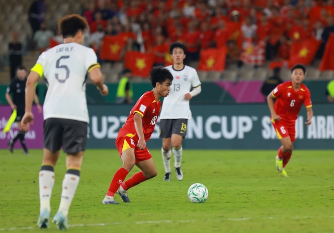 Thể hình của U23 Việt Nam thua sút hoàn toàn so với đối thủ. ảnh: Trí Công