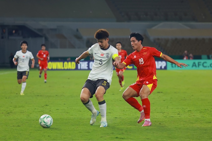 Nhập cuộc không tốt, U23 Việt nam đã bị vỡ trận hoàn toàn. Ảnh: Trí Công