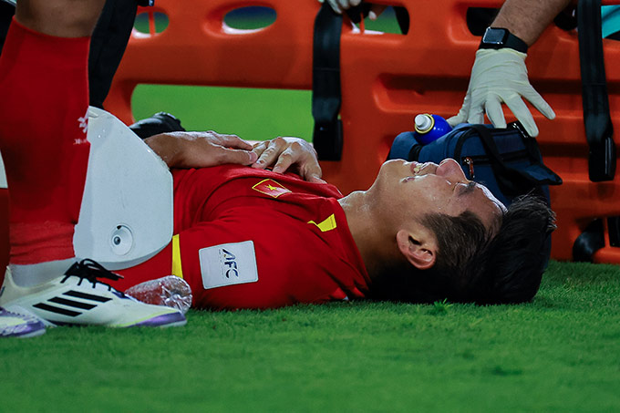 Chấn thương của Hiểu Minh là bước ngoặt khiến hàng thủ U23 Việt Nam xô lệch 